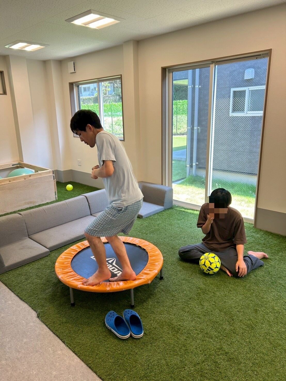 心も体もジャンプ！室内で楽しむトランポリンの時間