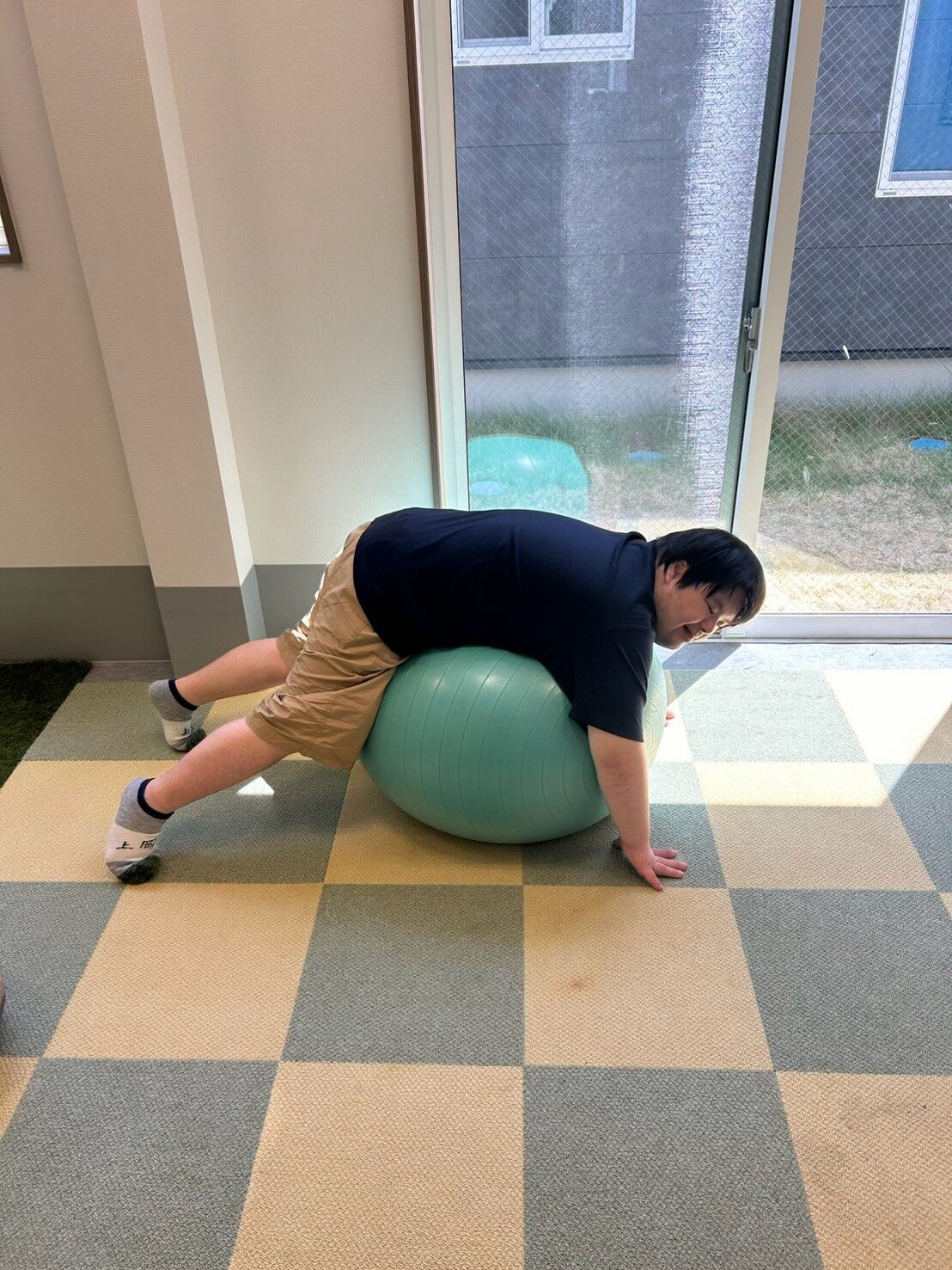 ゆらゆら！バランスボールで笑顔あふれる一日！